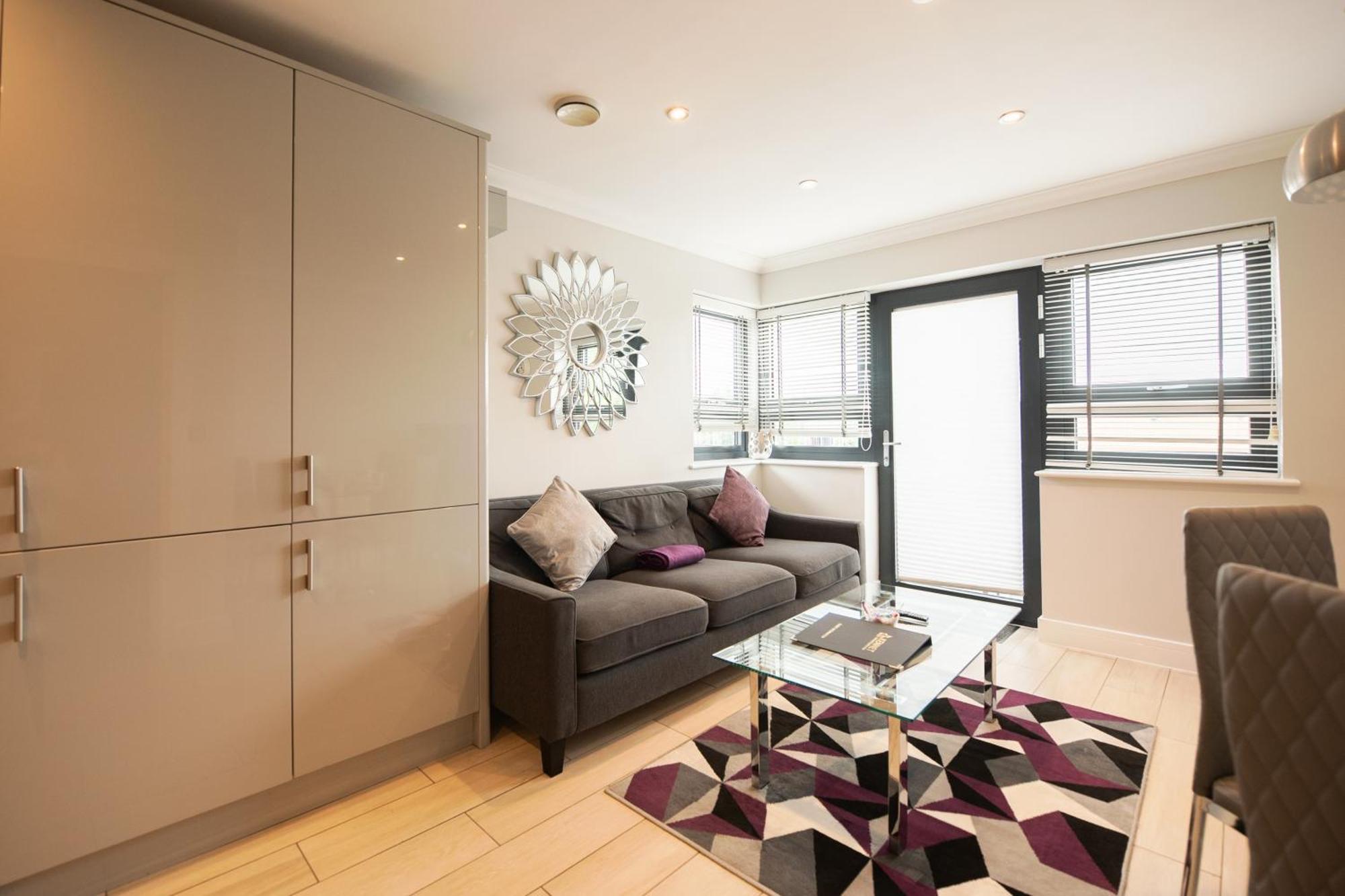 Malthouse Court Apartment Reading Phòng bức ảnh